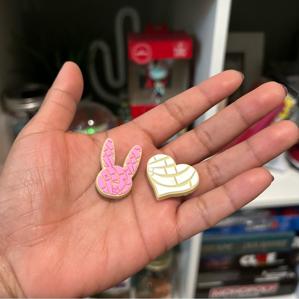 Conchas Croc Charms (2pcs)